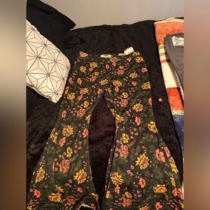 Lainey Wilson bellbottoms bottom